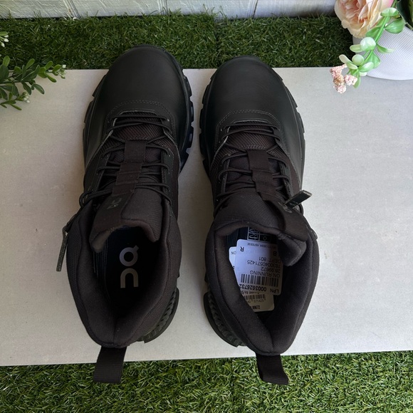 On Cloud Hi Waterproof All Black size 7 NEW
Women
$210 - Picture 16 of 16